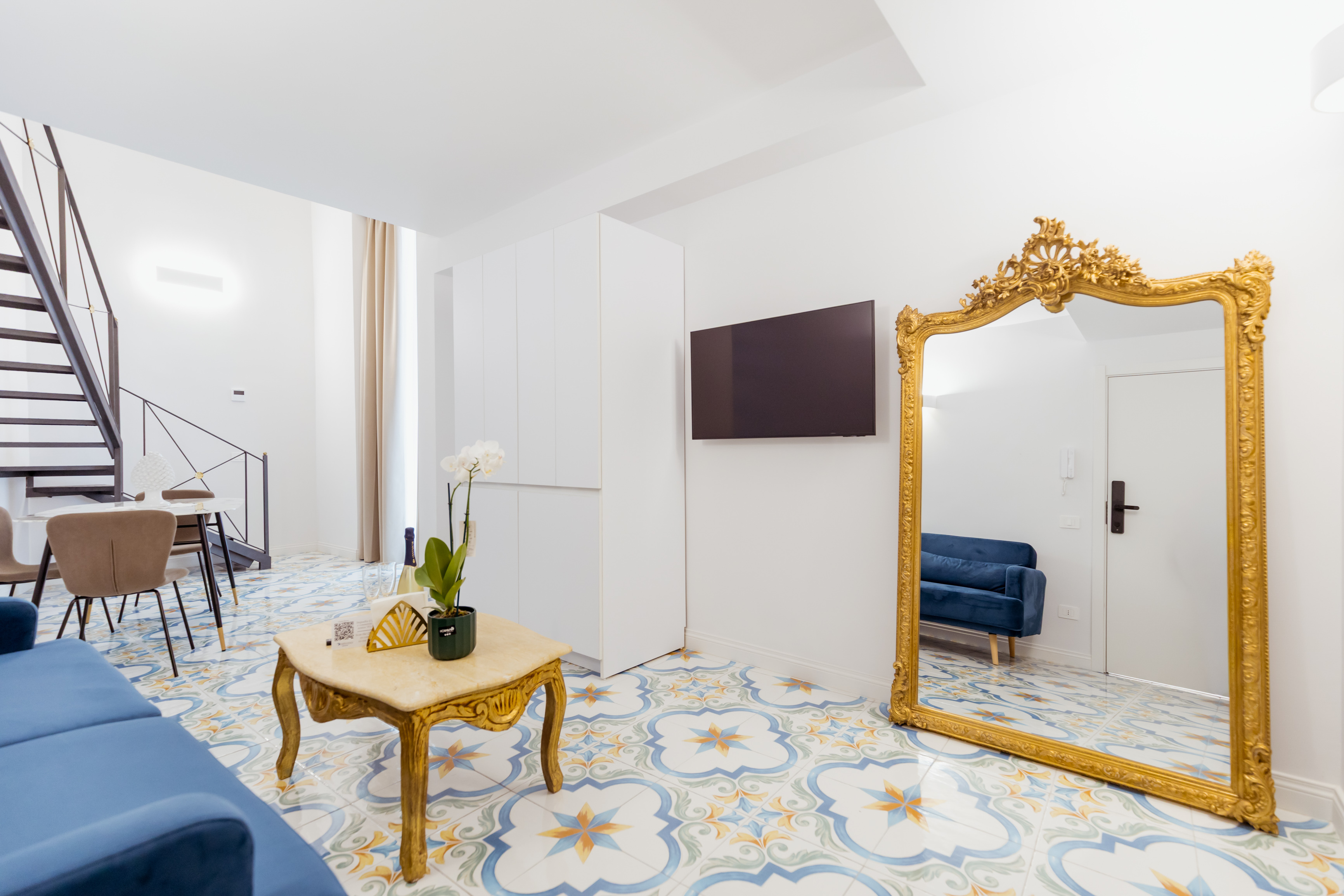 Elegante appartamento arredato al centro storico di Napoli